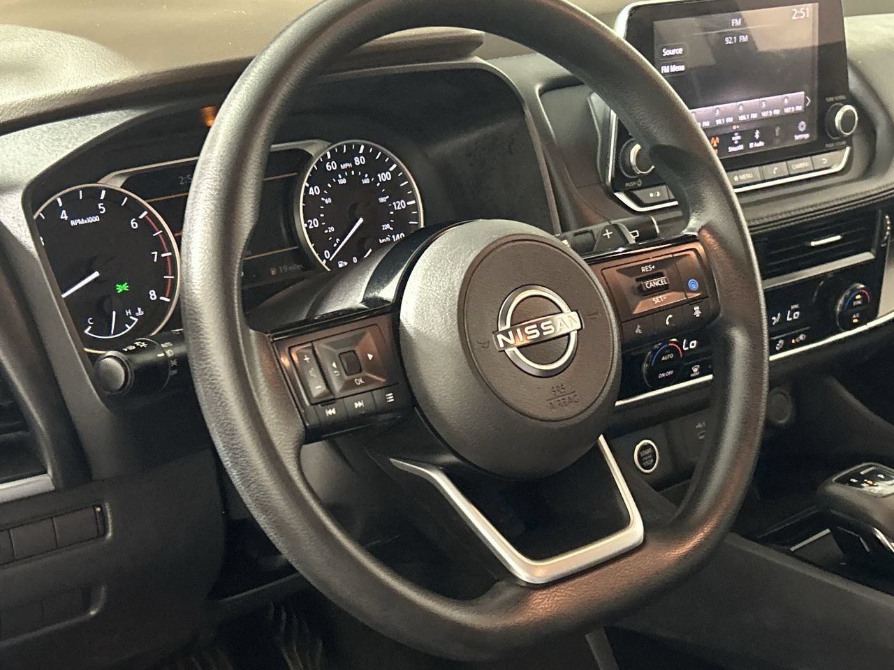 Used 2022 Nissan Rogue SV AWD/4WD image 14