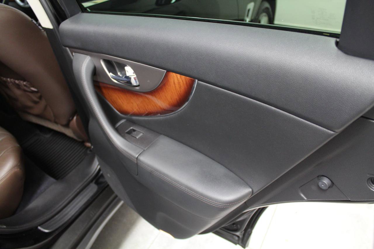 Used 2013 INFINITI FX37 AWD w/ Premium Pkg image 28