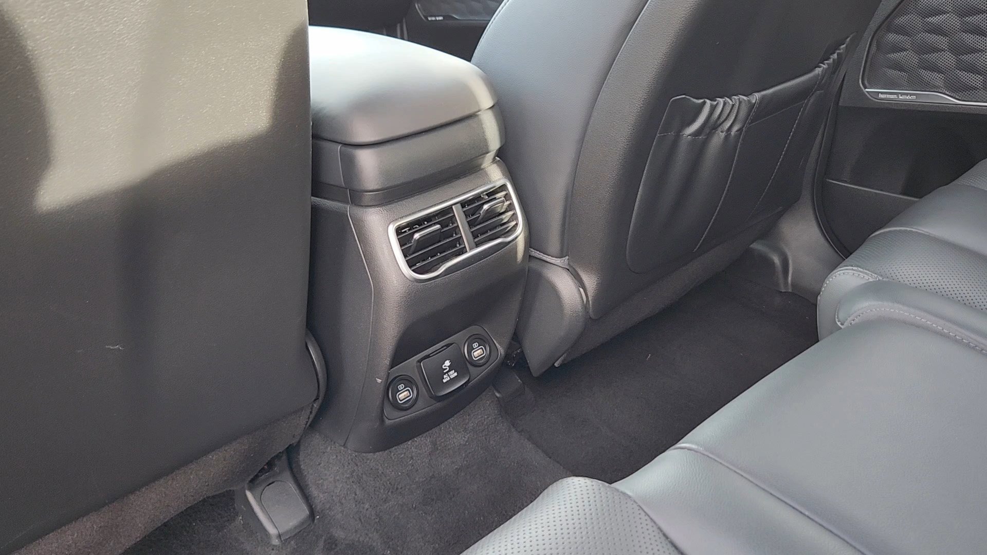 Used 2023 Hyundai Santa Fe Limited image 19