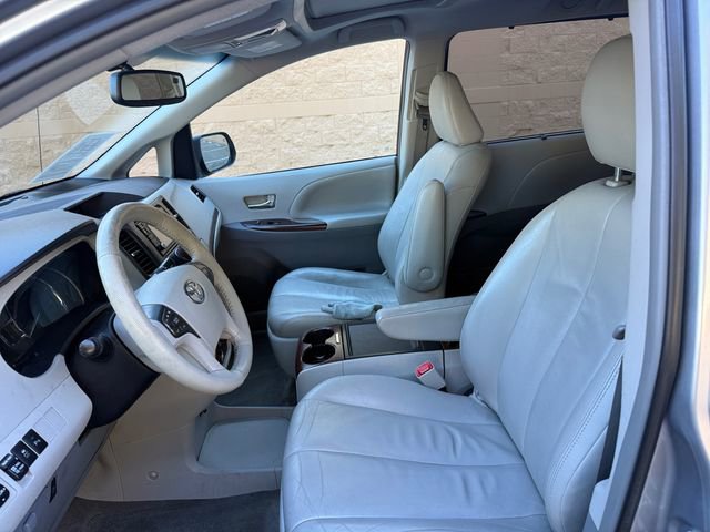 Used 2013 Toyota Sienna XLE w/ Entertainment Pkg image 25