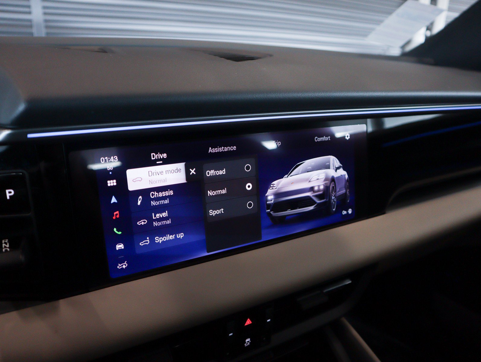 Certified 2025 Porsche Macan Electric RWD image 20