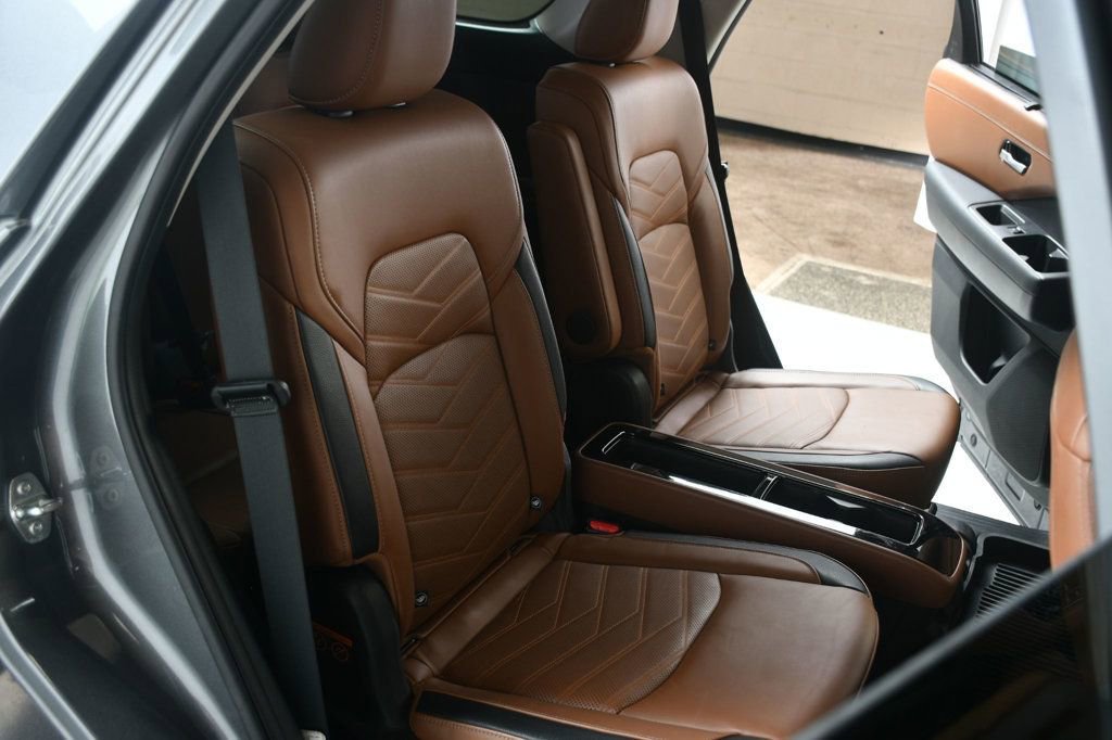 Used 2024 Nissan Pathfinder Platinum FWD image 39