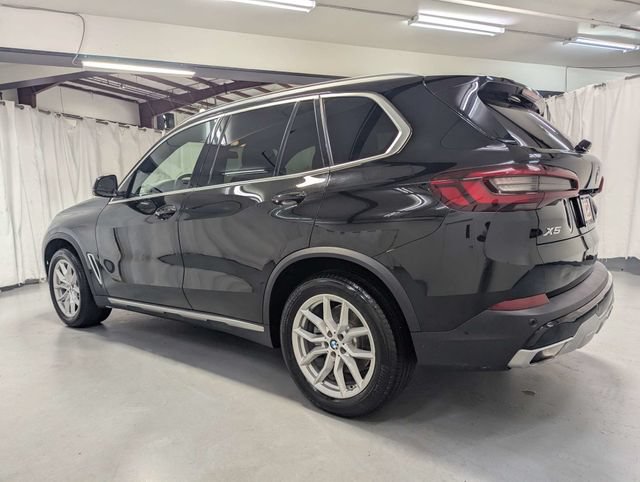 Used 2021 BMW X5 xDrive40i w/ Premium Package 2 AWD/4WD image 4