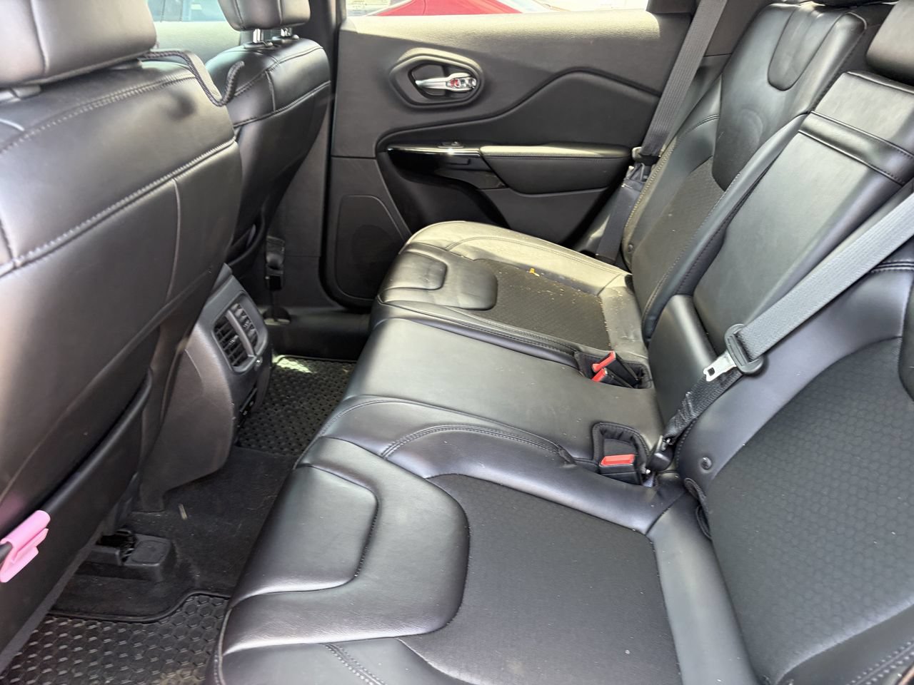 Used 2019 Jeep Cherokee Latitude Plus AWD/4WD image 12