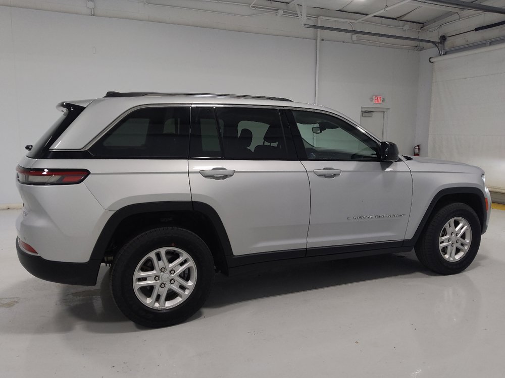 Used 2023 Jeep Grand Cherokee Laredo AWD/4WD image 10