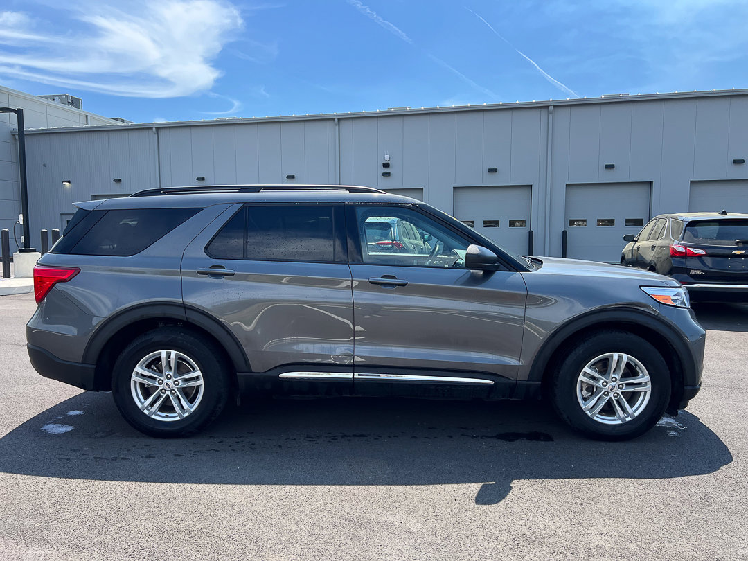 Used 2023 Ford Explorer XLT w/ Equipment Group 202A RWD image 9