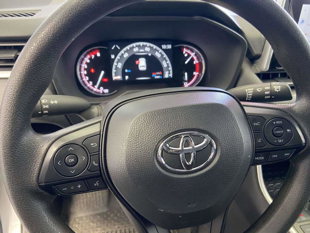 Used 2025 Toyota RAV4 LE FWD image 18