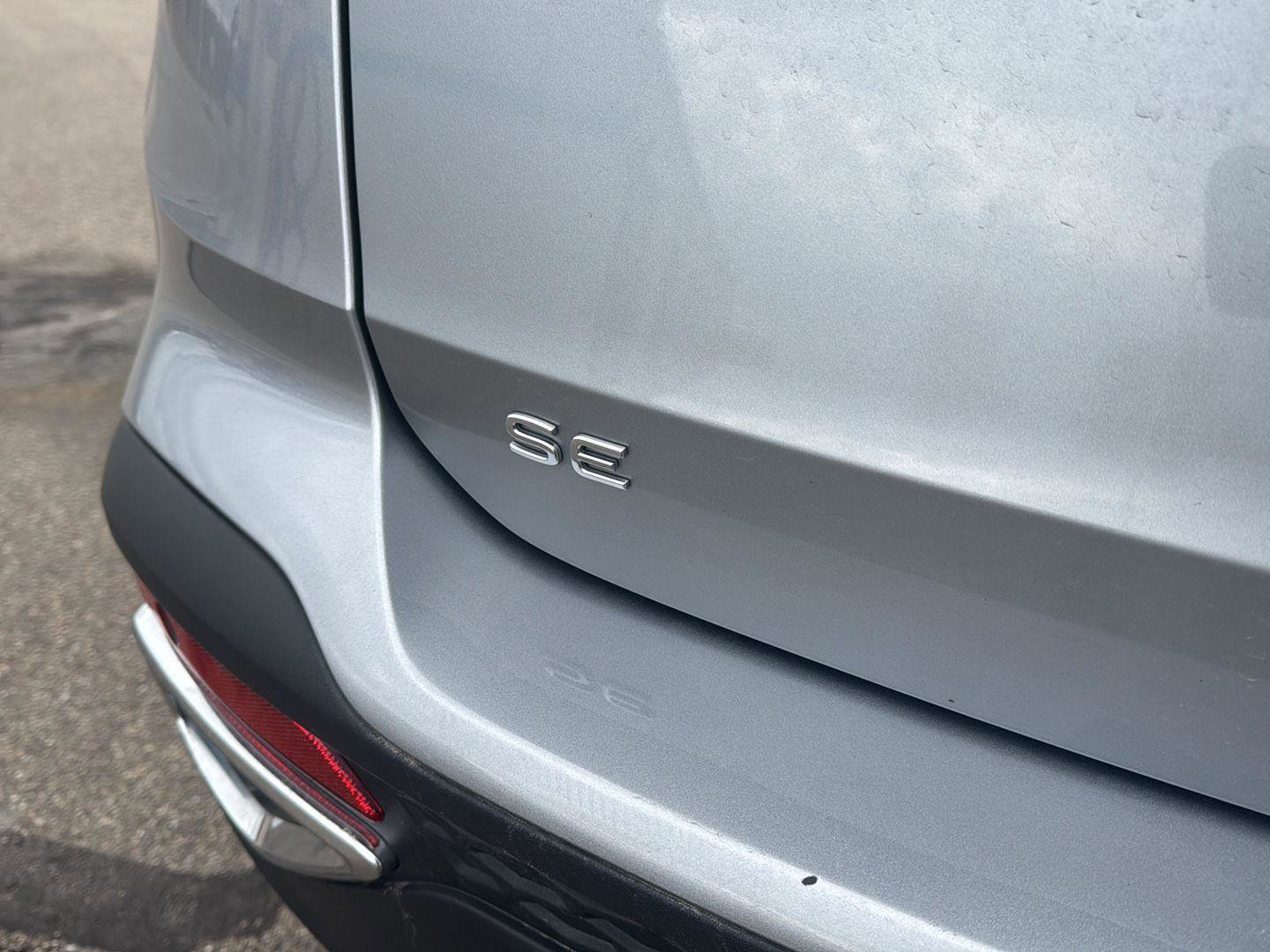 Used 2025 Volkswagen Taos SE image 5