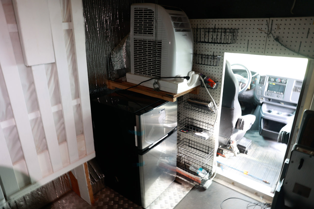 Used 2004 Chevrolet Express 3500 image 19