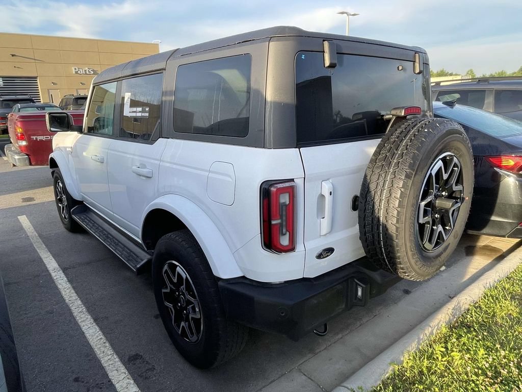 Used 2025 Ford Bronco Outer Banks AWD/4WD image 3