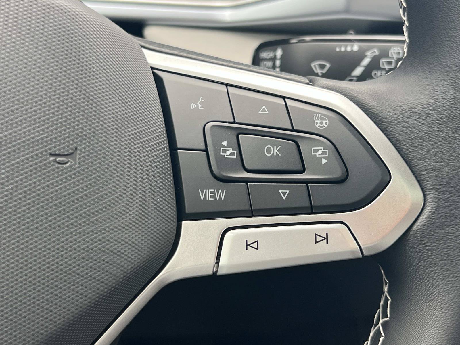 New 2026 Volkswagen Taos SE FWD image 10