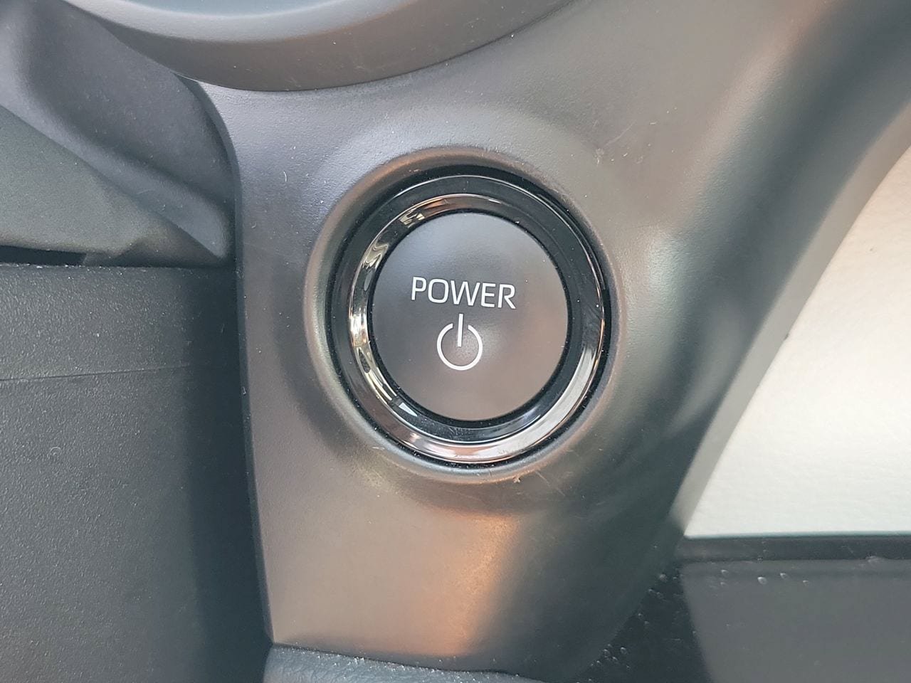 Used 2025 Toyota Sienna LE FWD image 32