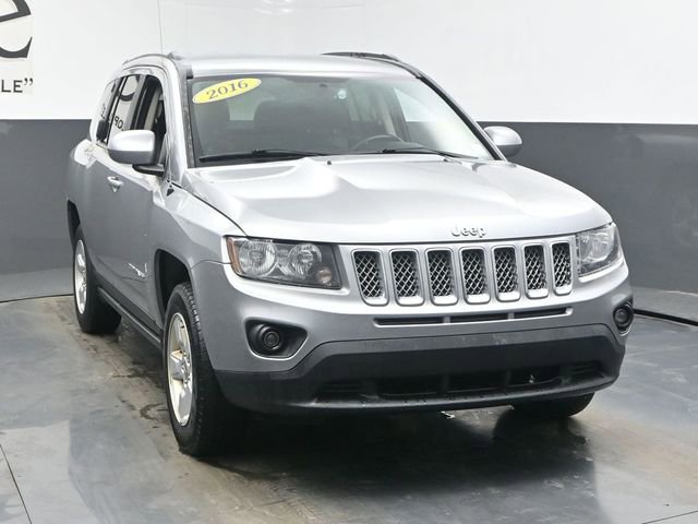 Used 2016 Jeep Compass Latitude image 50