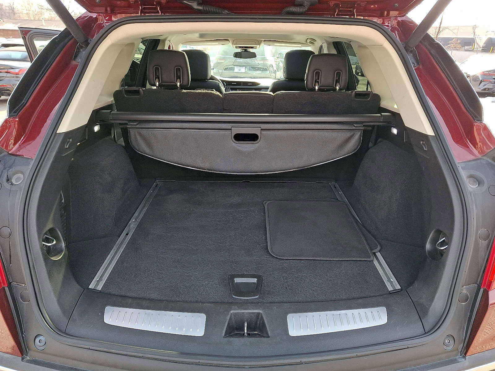 Used 2017 Cadillac XT5 Luxury w/ Driver Awareness Package image 28