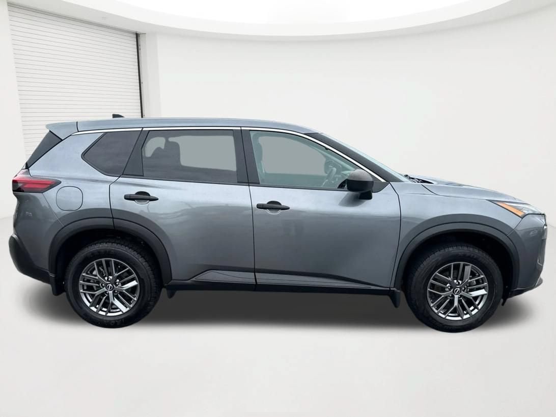 Used 2023 Nissan Rogue S AWD/4WD image 4