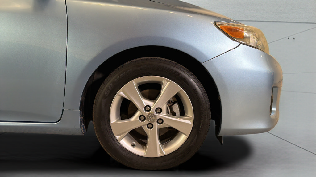 Used 2013 Toyota Corolla LE w/ Premium Pkg FWD image 34