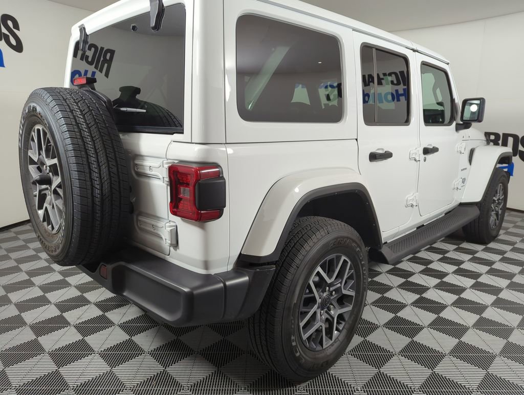 Used 2024 Jeep Wrangler Sahara image 5