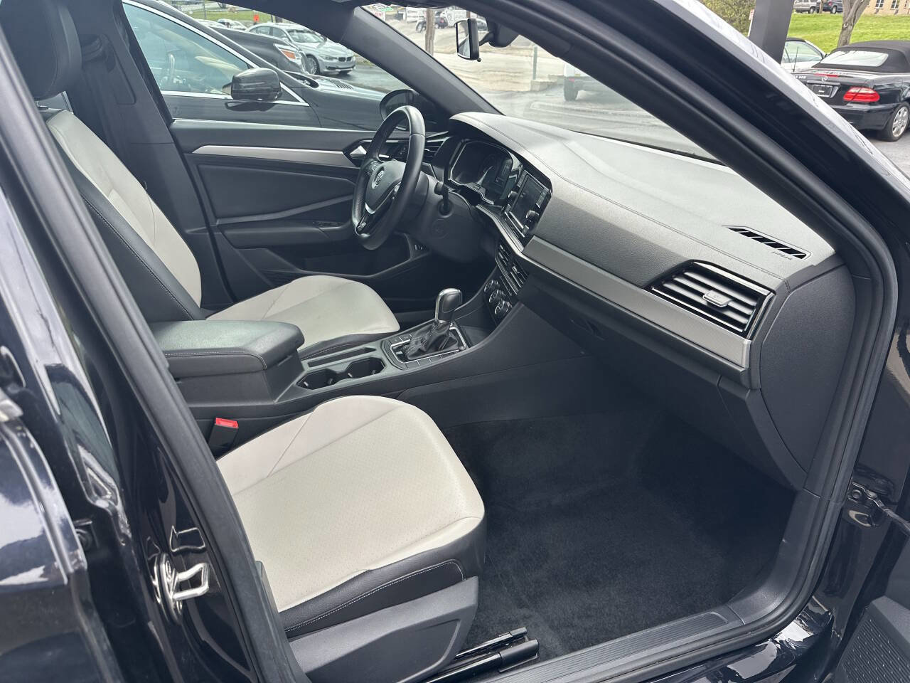 Used 2019 Volkswagen Jetta R-Line image 9