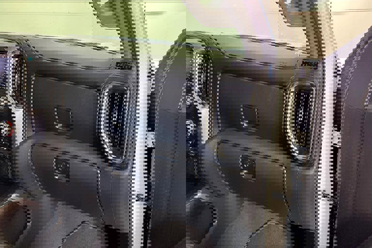 Used 2020 GMC Sierra 1500 SLT image 25