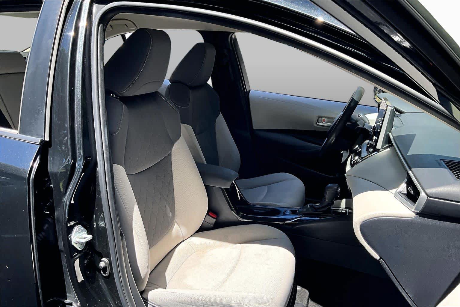 Used 2021 Toyota Corolla LE w/ Carpet Mat Package (TMS) FWD image 9