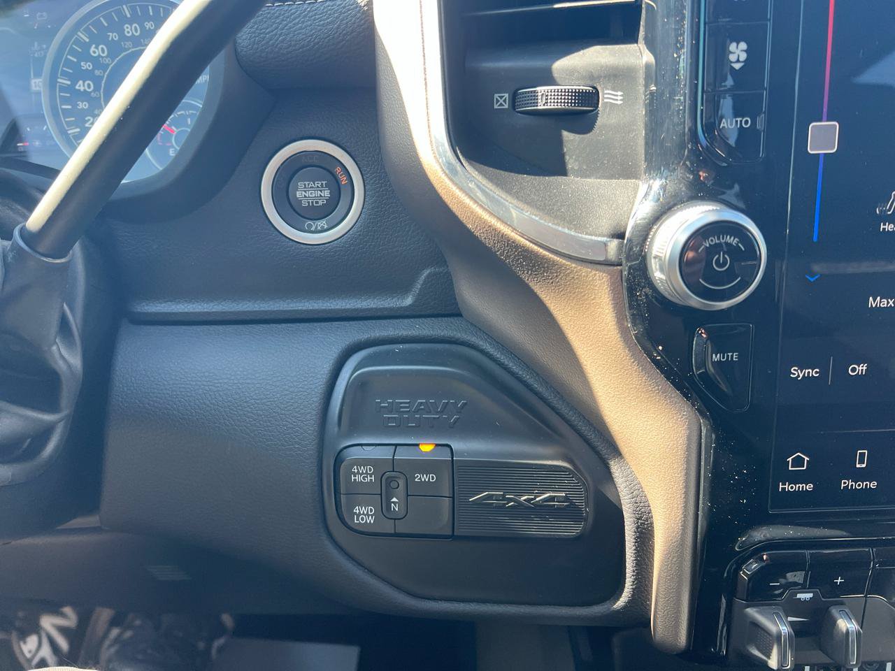 Used 2023 RAM 2500 Laramie AWD/4WD image 25