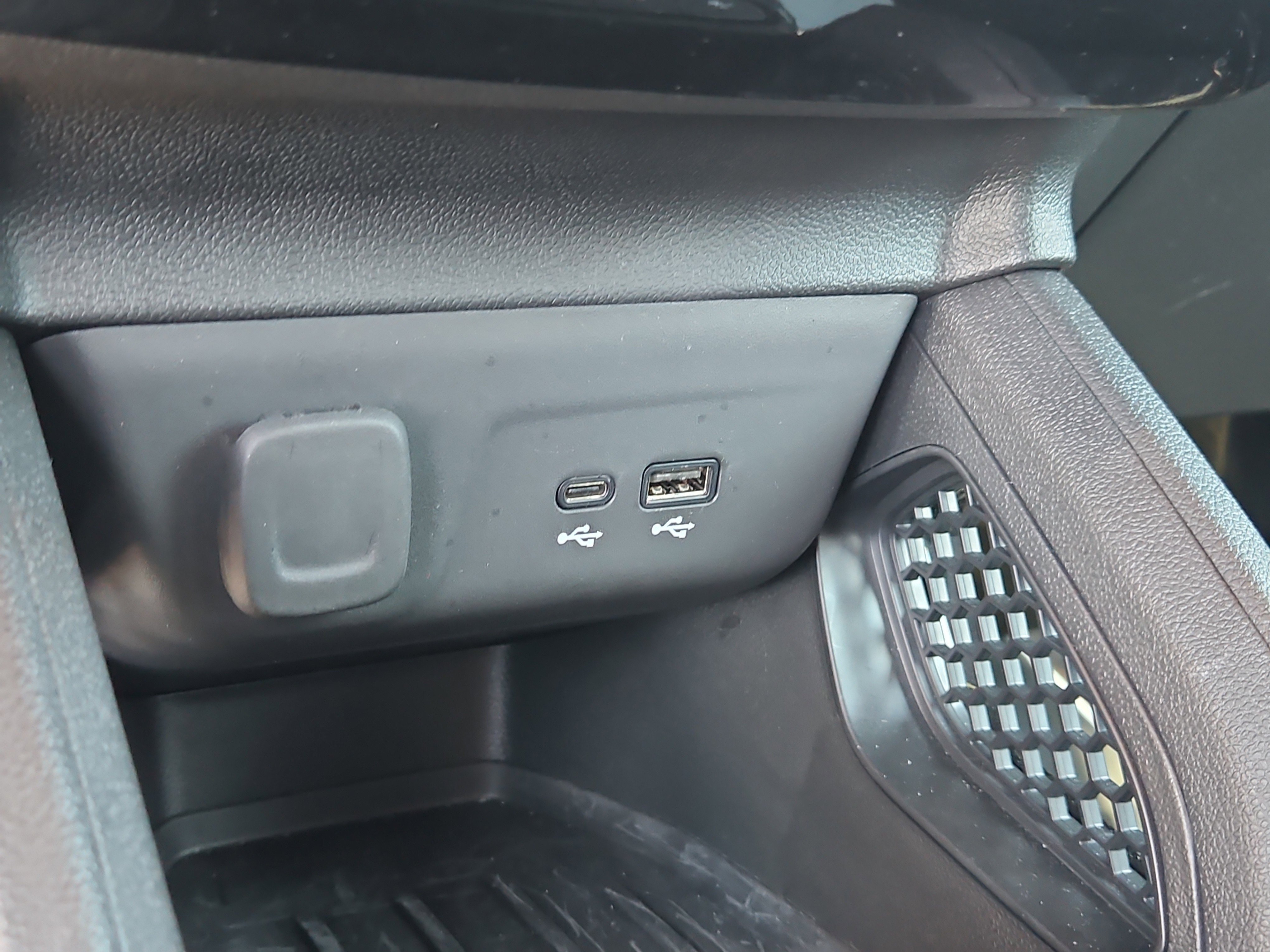 Used 2026 Chevrolet TrailBlazer LT w/ LT Cold Weather Package FWD image 27