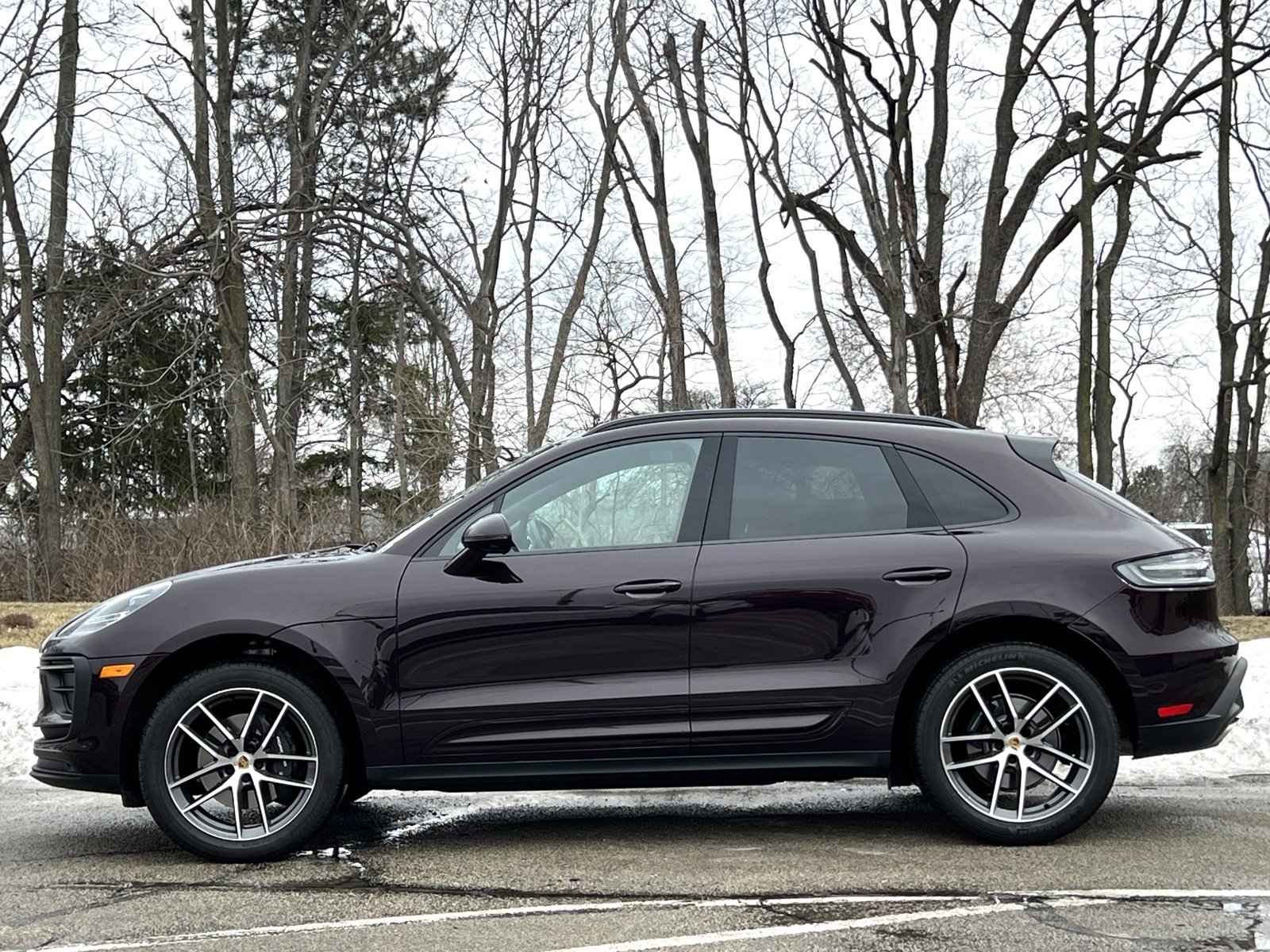 Certified 2025 Porsche Macan image 2