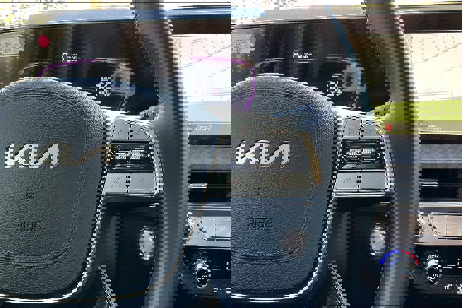 Used 2024 Kia Telluride EX w/ EX Captain's Chair Package image 25