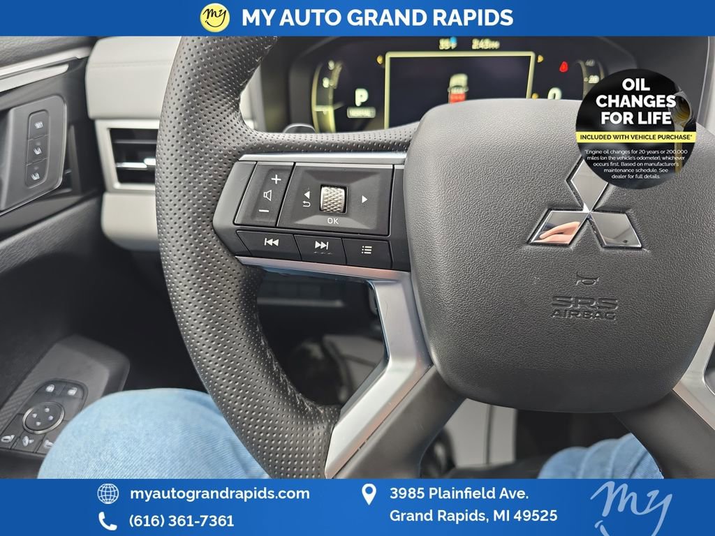 Used 2025 Mitsubishi Outlander SEL image 15