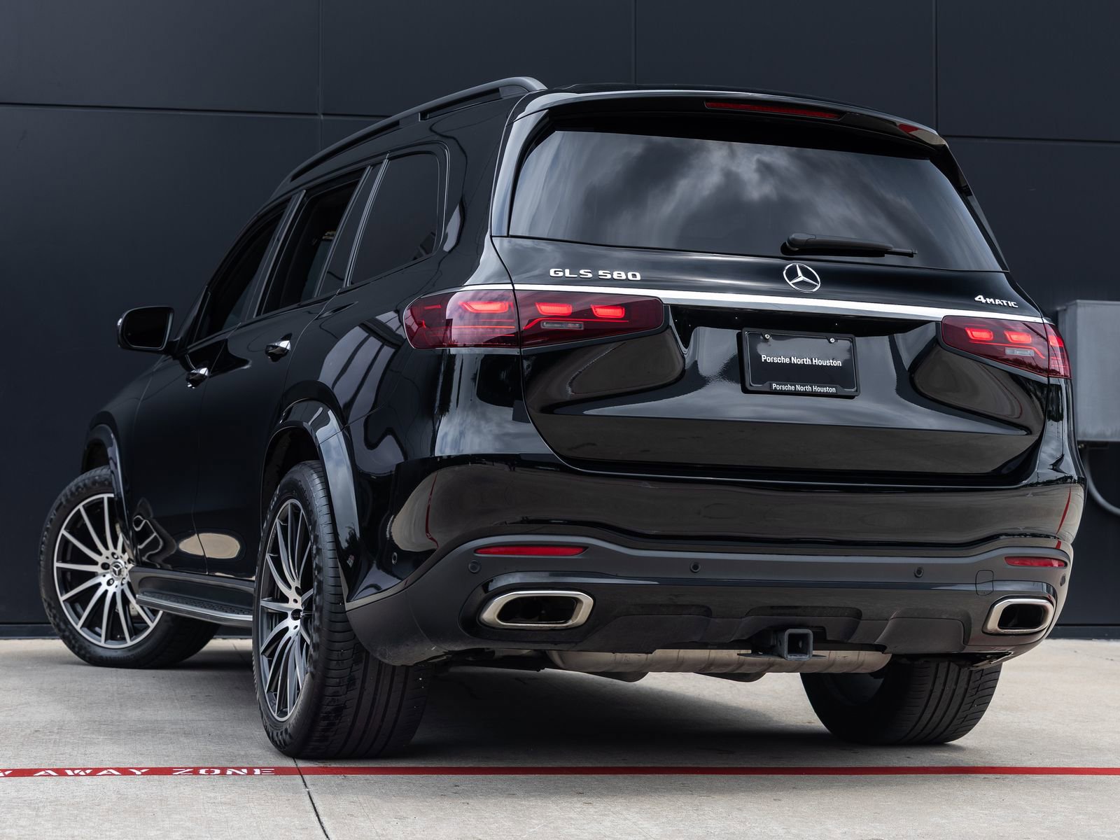 Used 2025 Mercedes-Benz GLS 580 4MATIC image 6