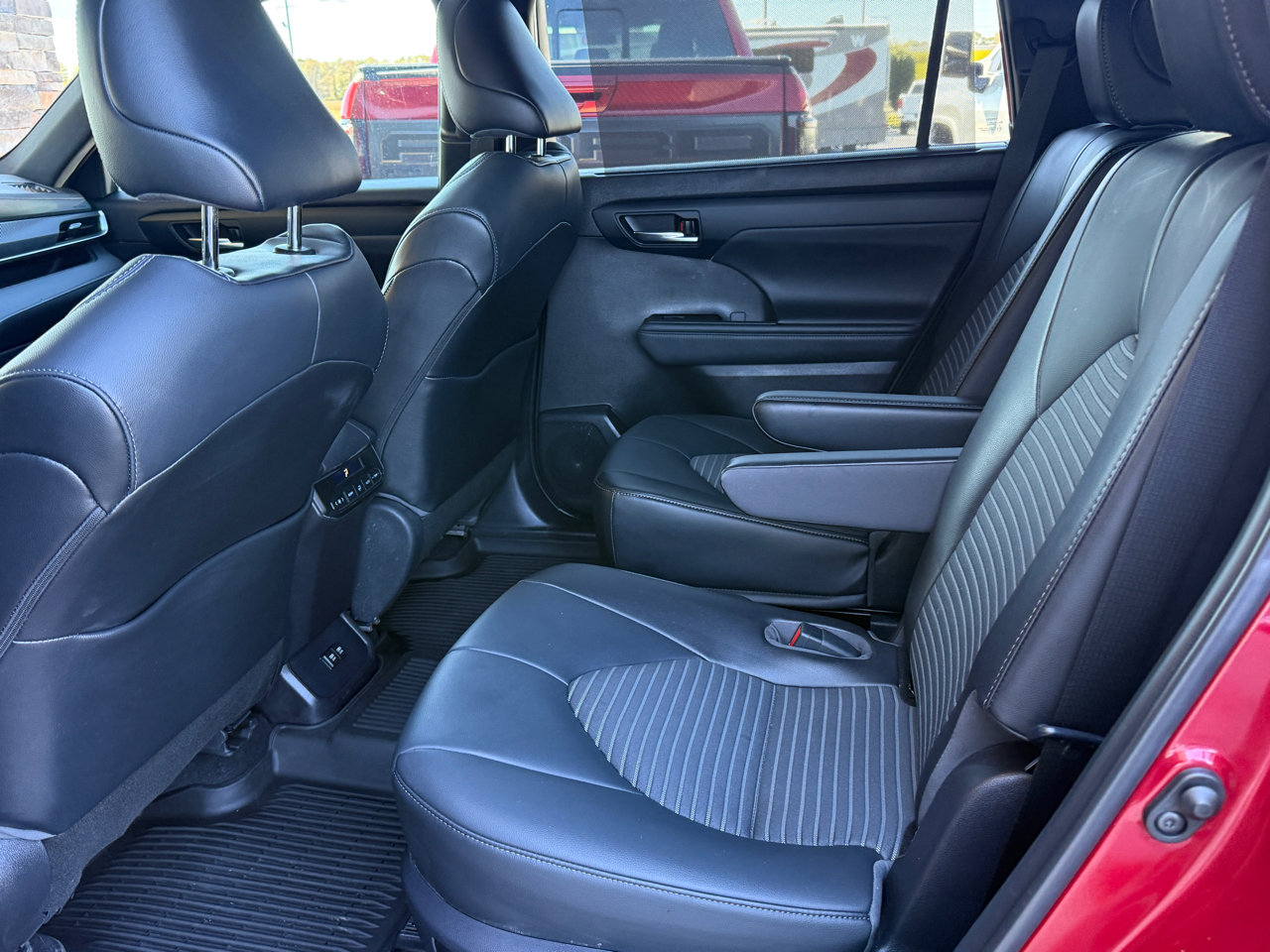 Used 2021 Toyota Highlander XSE image 12