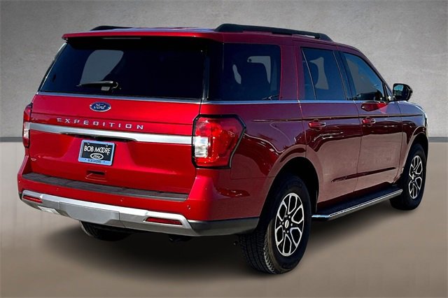 Used 2022 Ford Expedition XLT image 2