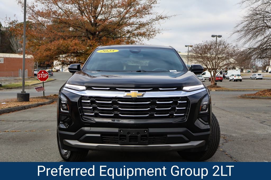 Used 2025 Chevrolet Equinox LT image 2