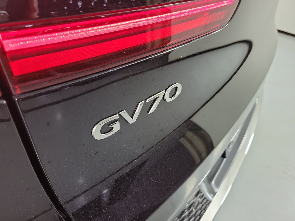 Used 2025 Genesis GV70 2.5T AWD/4WD image 7