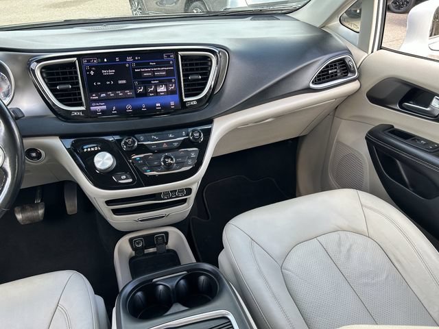 Used 2021 Chrysler Pacifica Touring-L FWD image 17