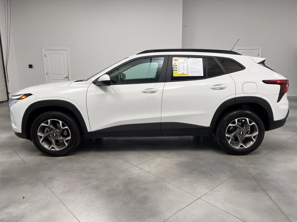 Used 2025 Chevrolet Trax LT FWD image 5