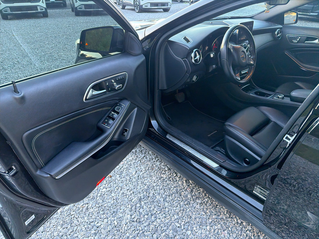 Used 2018 Mercedes-Benz GLA 250 image 11