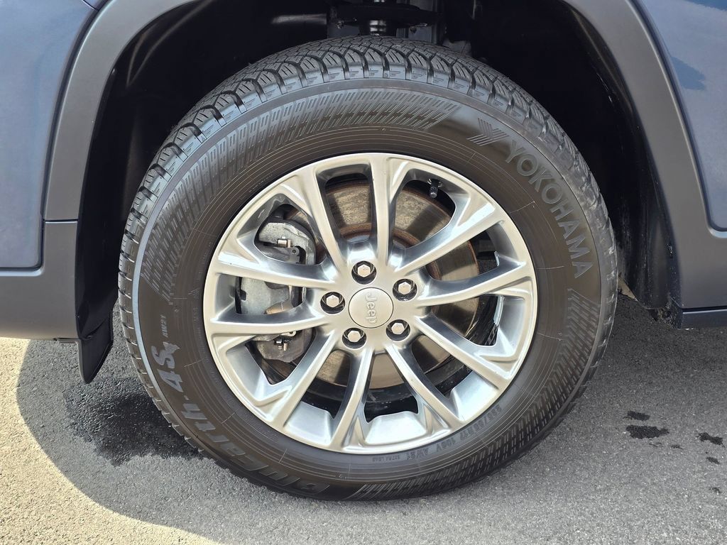 Used 2020 Jeep Cherokee Latitude Plus AWD/4WD image 8