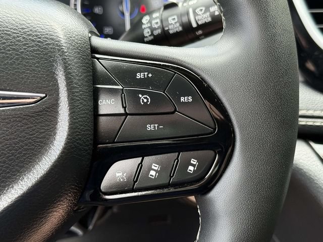 Used 2025 Chrysler Pacifica Limited FWD image 19