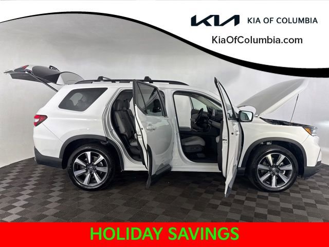 Used 2025 Honda Pilot Touring image 12