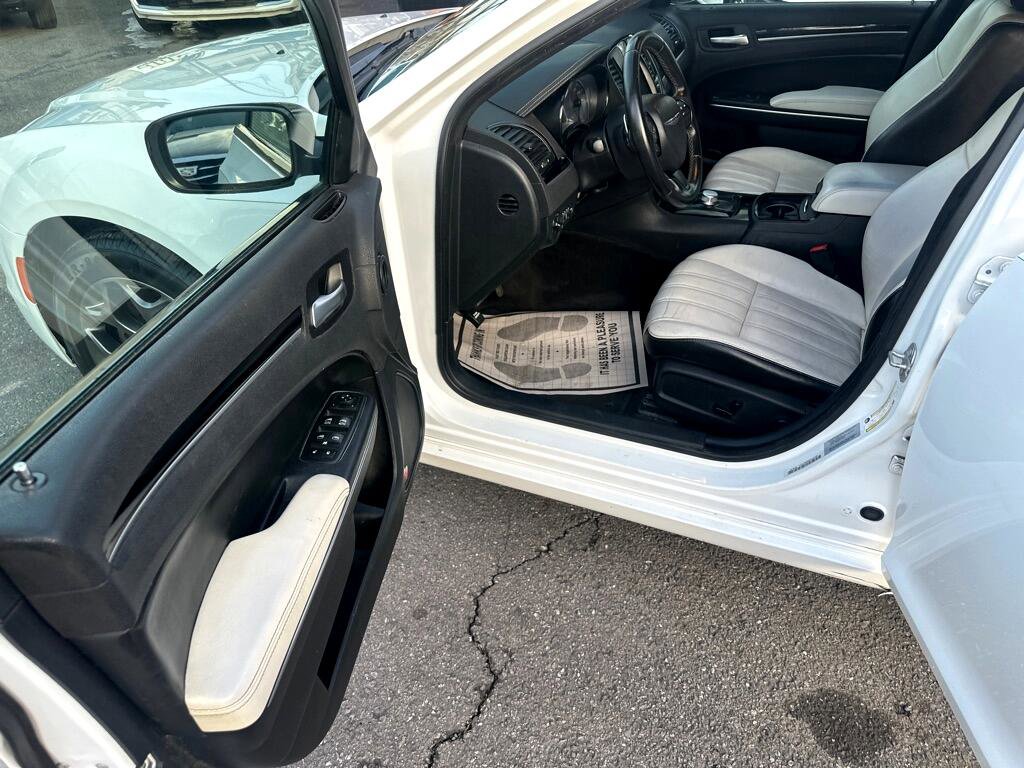 Used 2017 Chrysler 300 S image 10