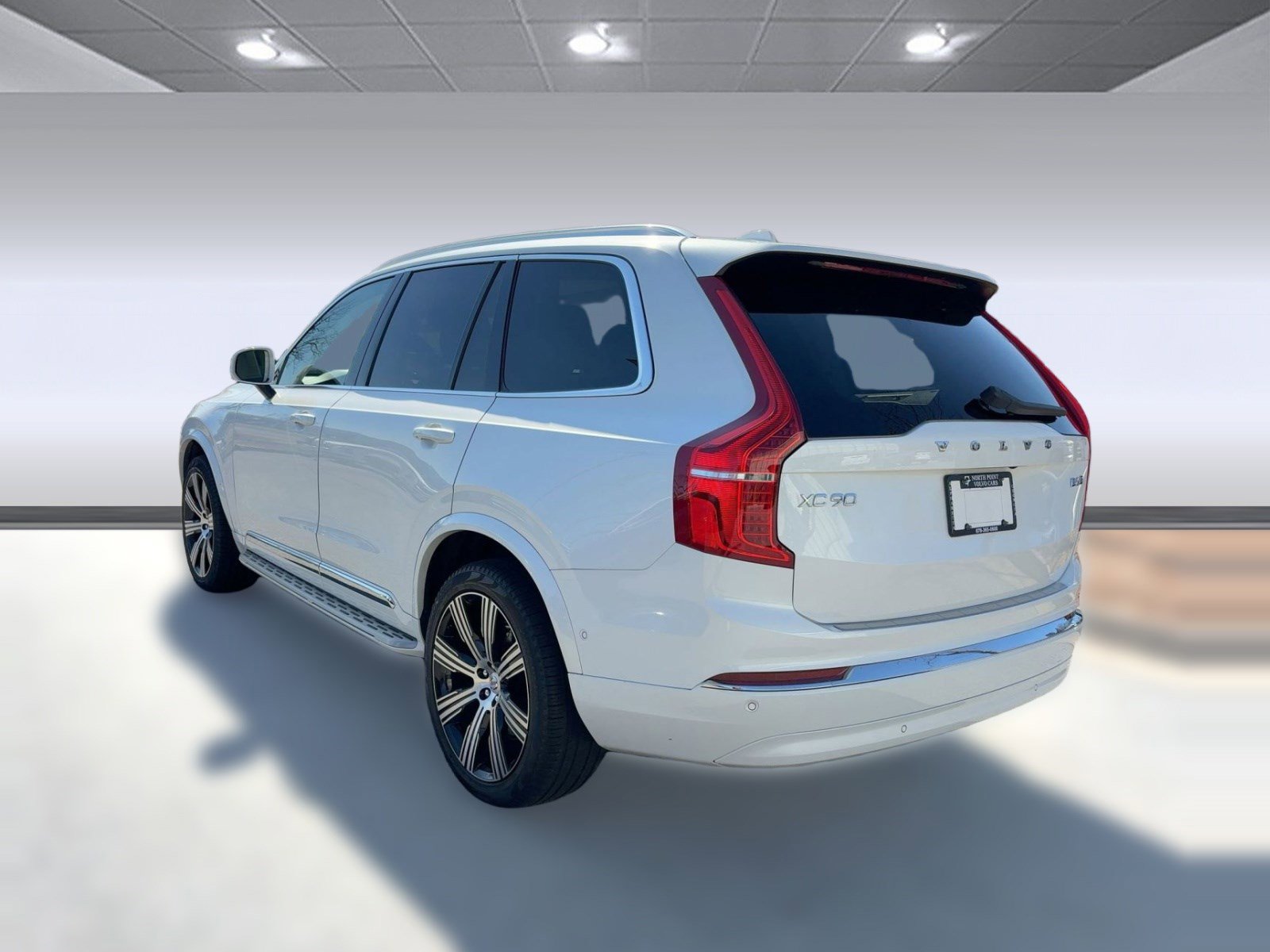 Certified 2023 Volvo XC90 B6 Ultimate w/ Lounge Package image 3