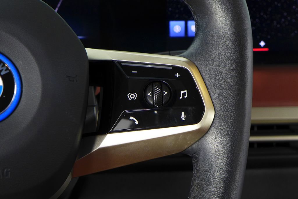 Used 2023 BMW iX xDrive50 w/ Sport Package image 28