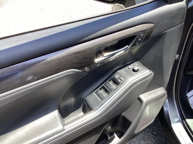 Used 2024 Toyota Highlander Platinum FWD image 11