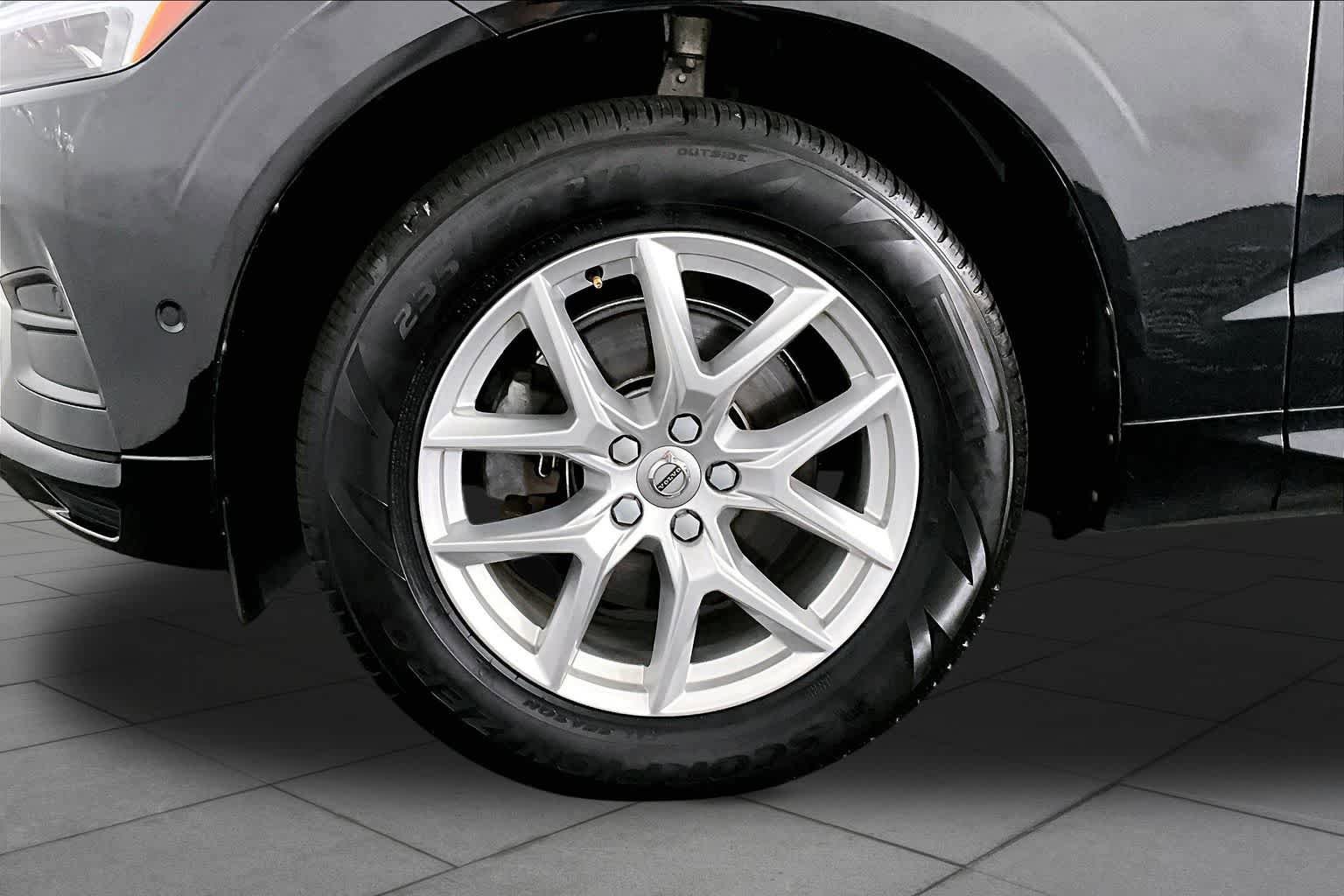 Used 2019 Volvo XC60 T5 Momentum w/ Premium Package AWD/4WD image 11