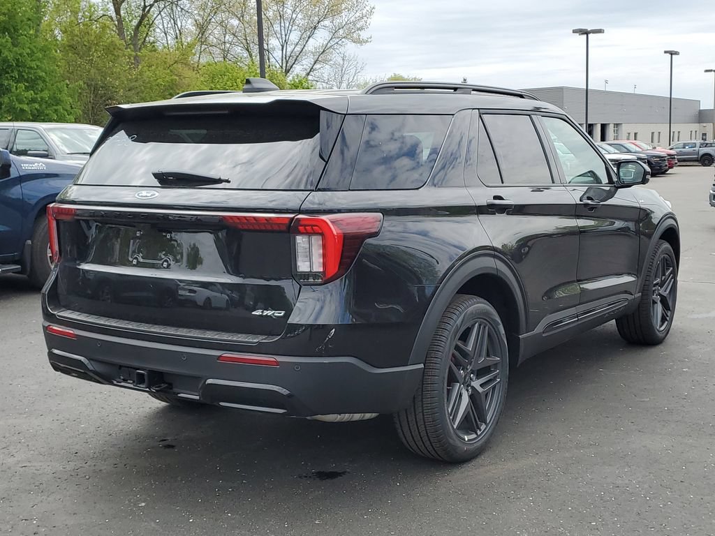 New 2026 Ford Explorer ST-Line w/ ST-Line Street Pack AWD/4WD image 4