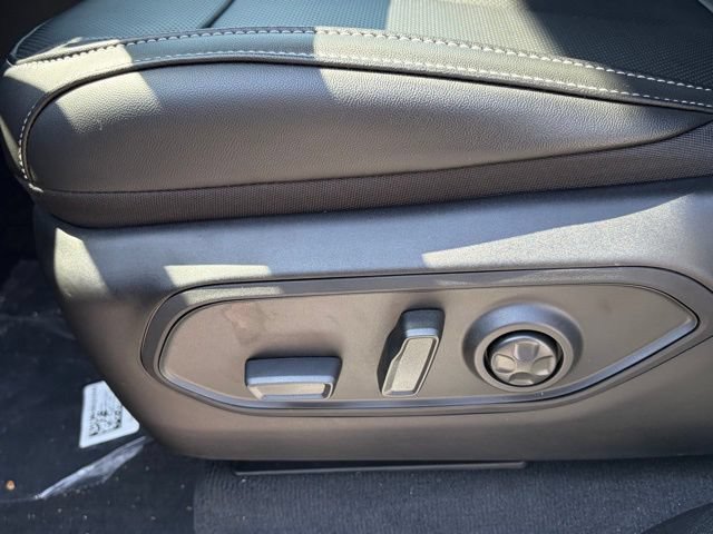 New 2026 Jeep Grand Cherokee Limited w/ Luxury Tech Group II AWD/4WD image 16