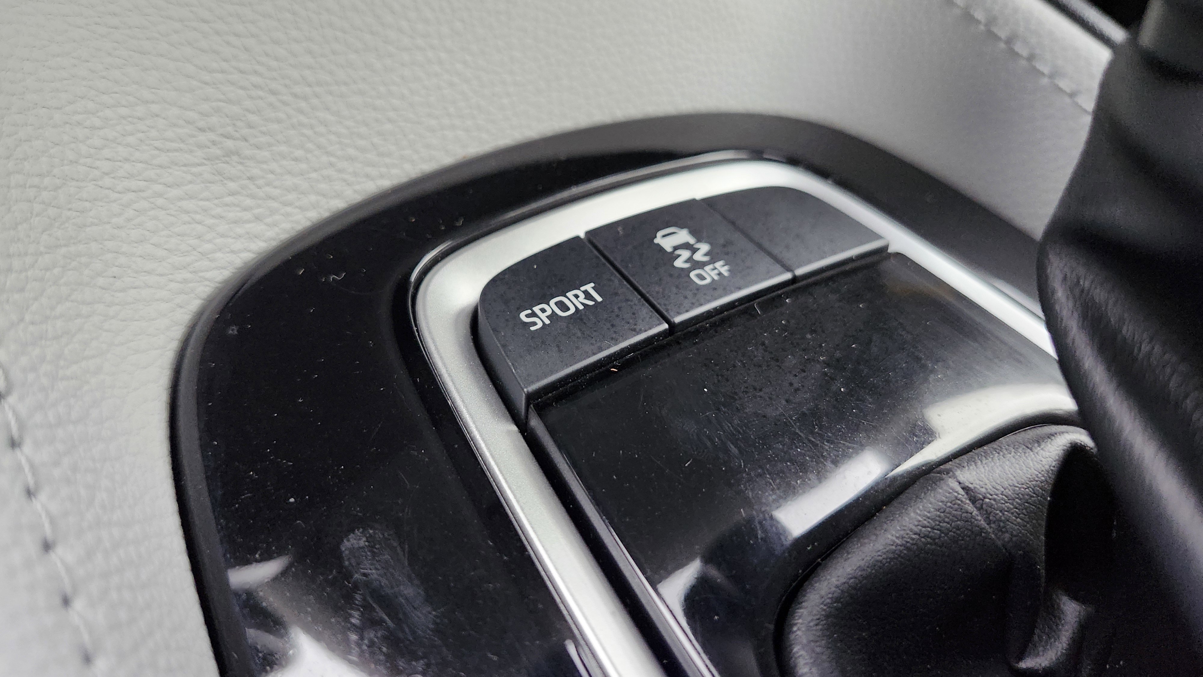 Used 2022 Toyota Corolla SE w/ SE Preferred Package image 8