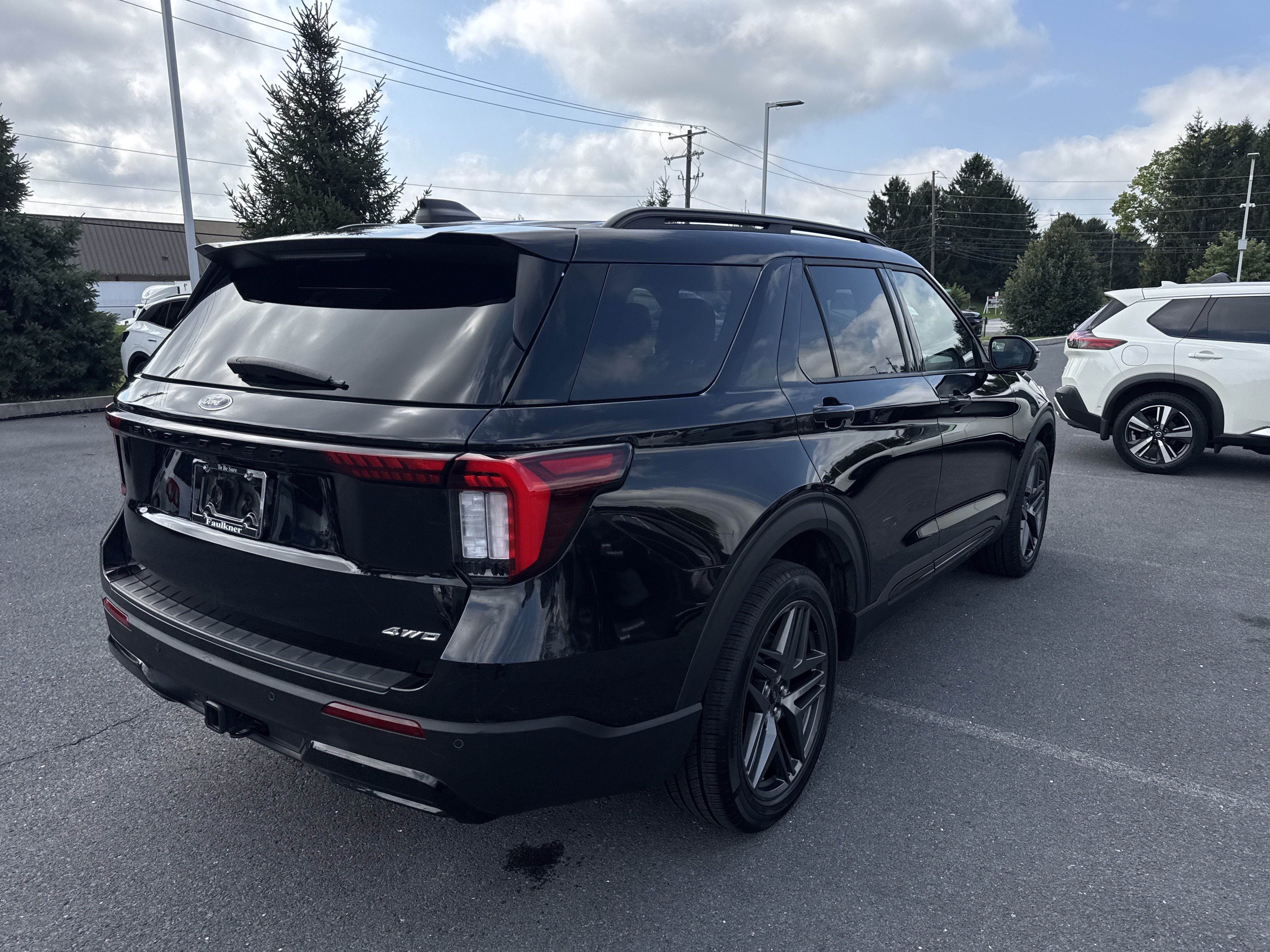 Used 2025 Ford Explorer ST-Line w/ ST-Line Street Pack AWD/4WD image 35