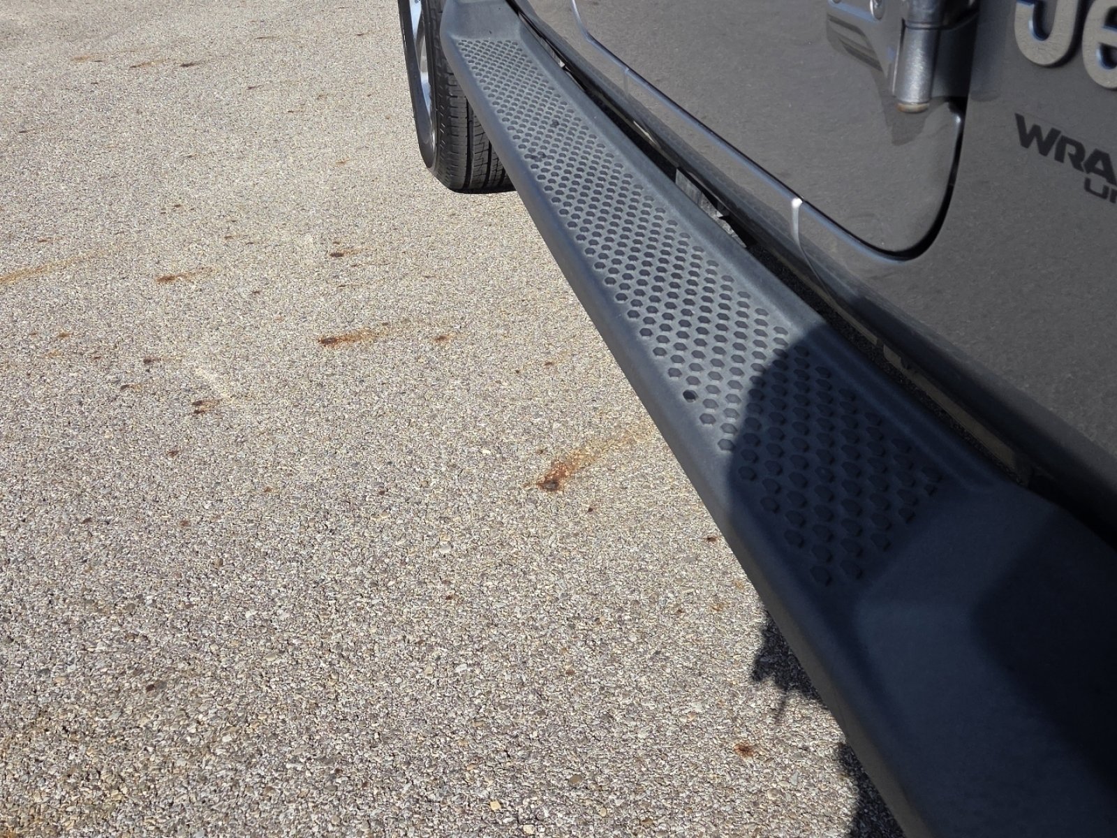 Used 2018 Jeep Wrangler Unlimited Sahara image 11